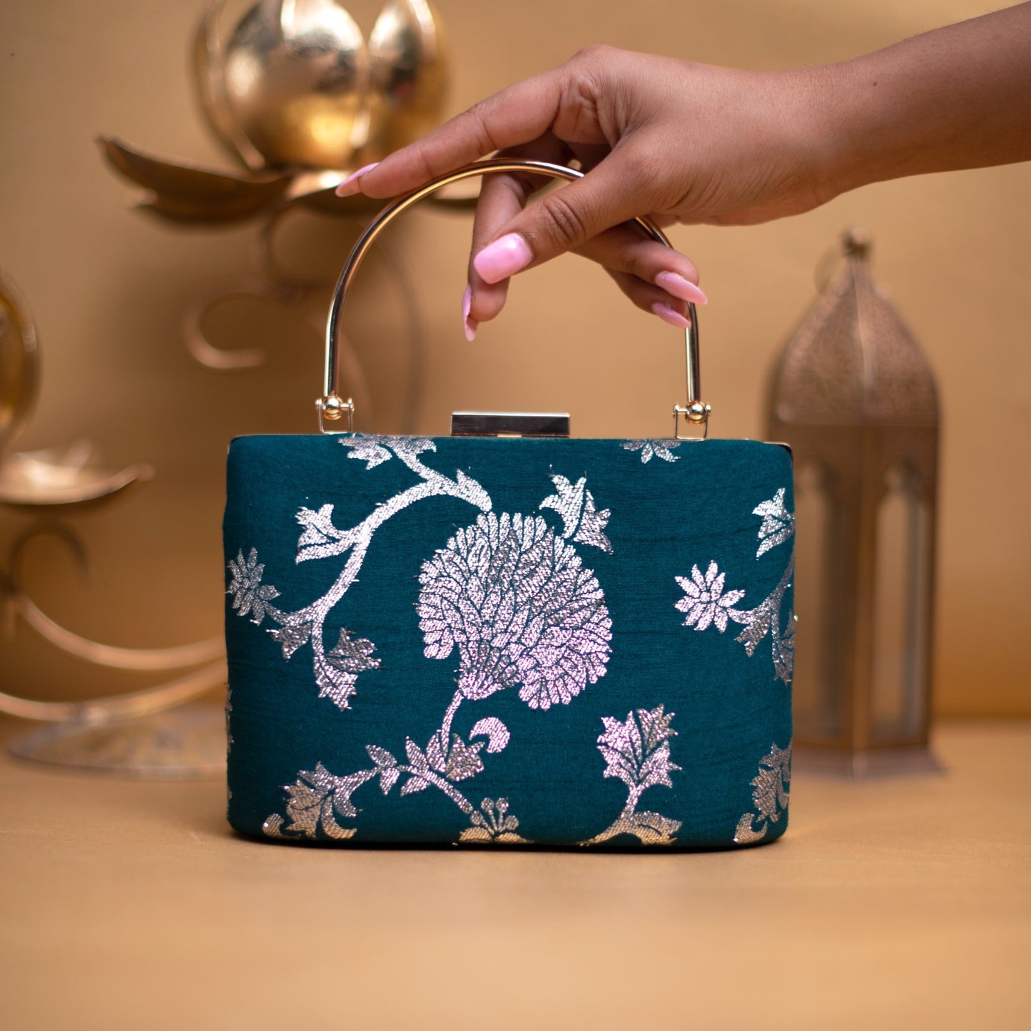 Blue green handle clutch