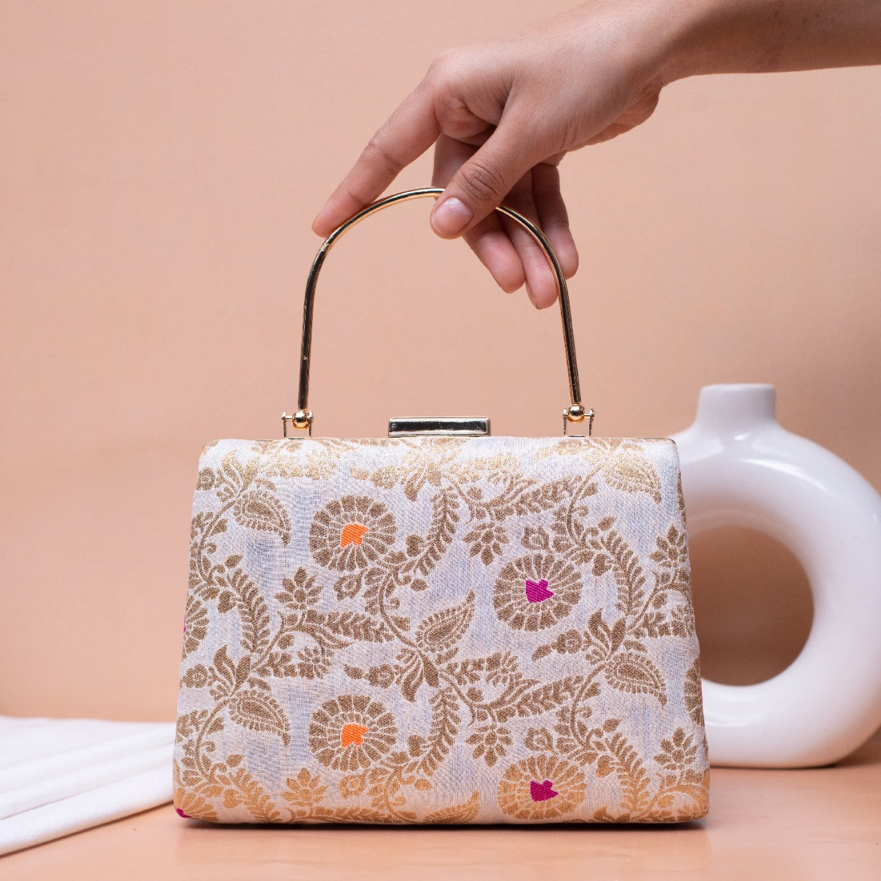 Brocade handle clutch - white